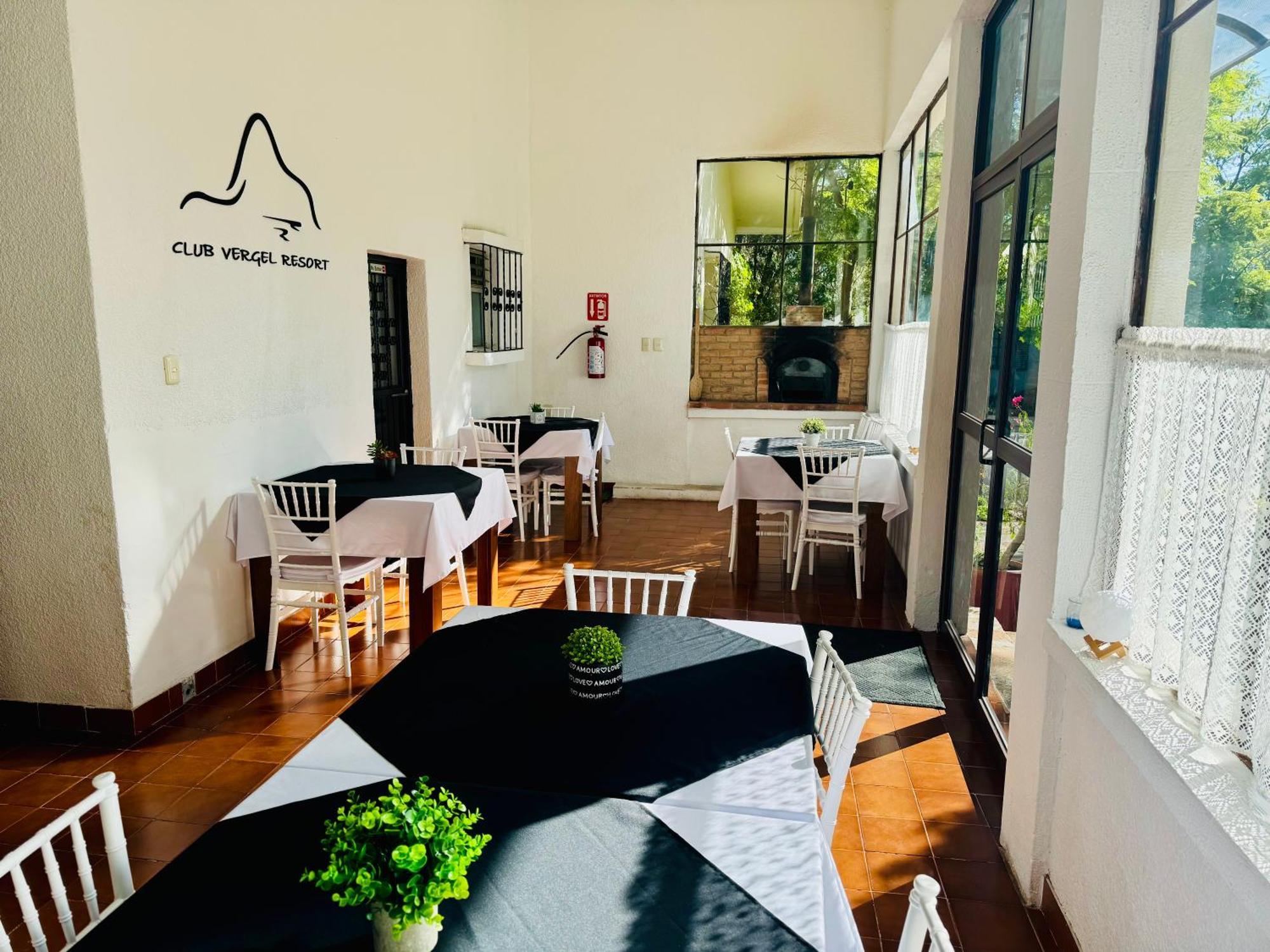 Club Vergel Resort Бернал Екстериор снимка