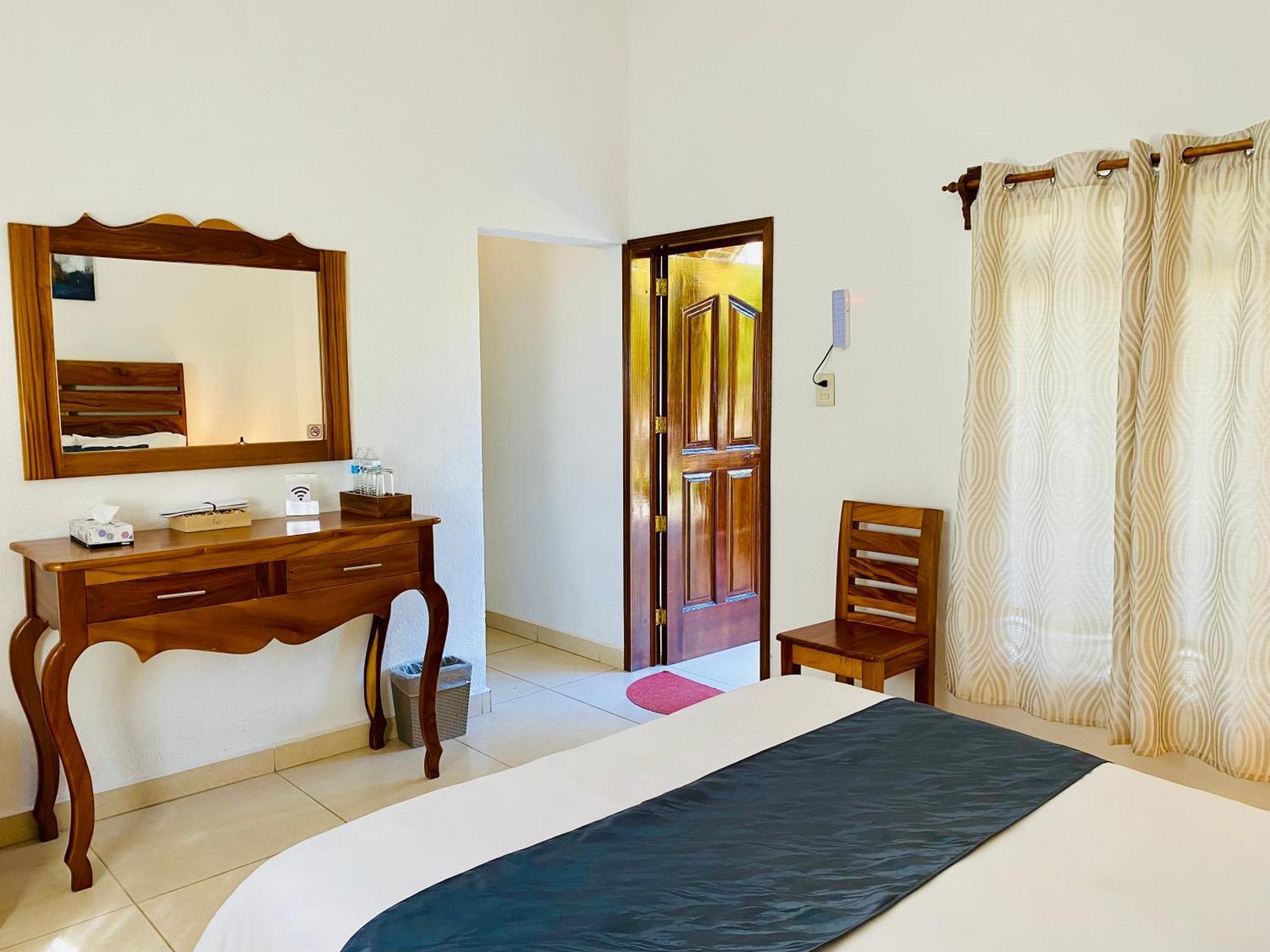 Club Vergel Resort Бернал Екстериор снимка